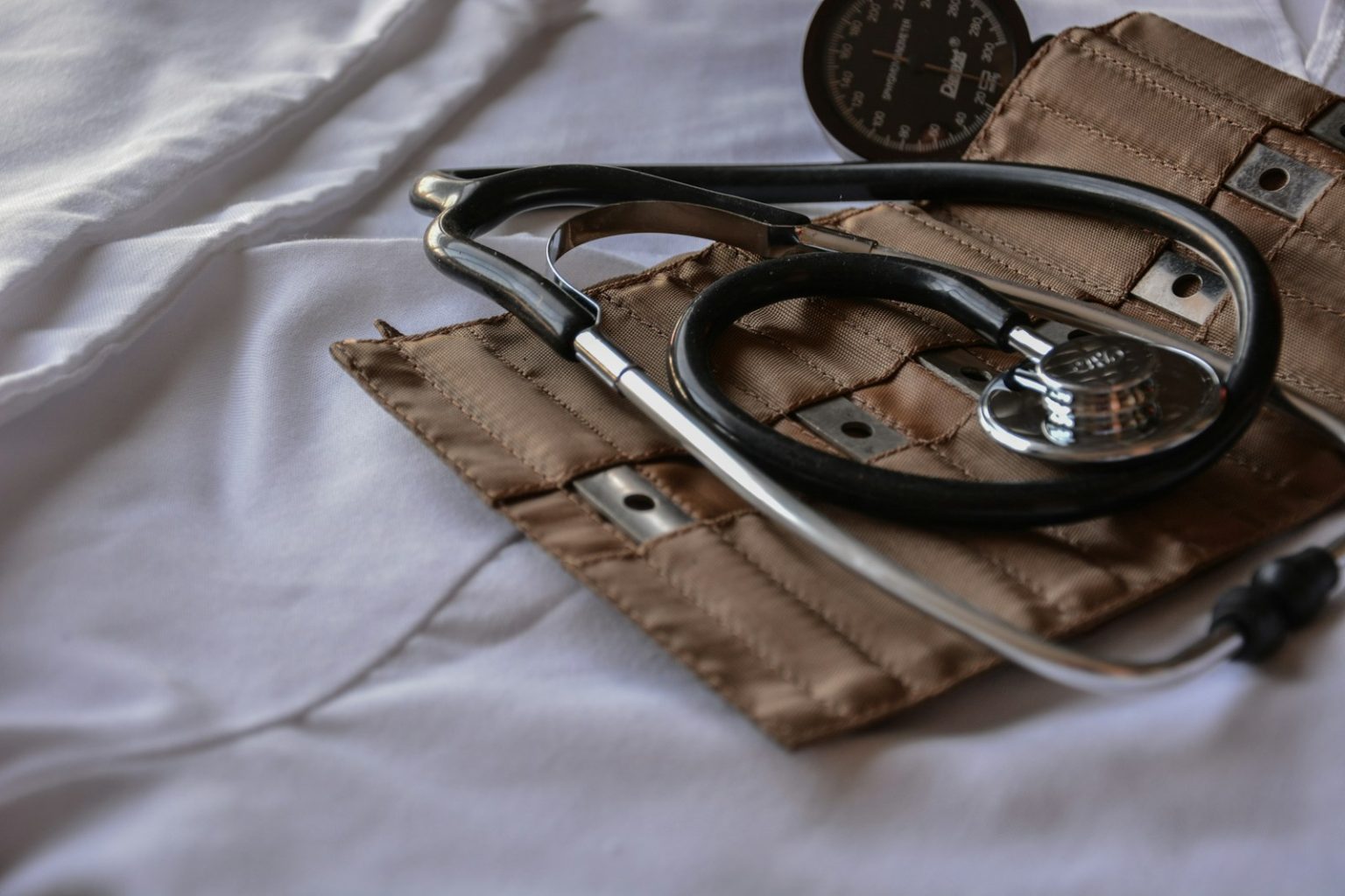 Mount Carmel Health reaches agreement with Aetnablack stethoscope with brown leather case